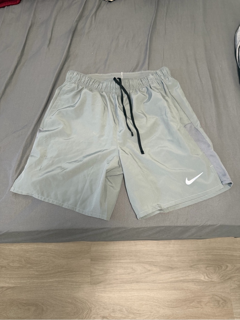 Nike Men’s Dri-Fit 7” Lined Running Shorts Smoke Grey EUC Small S Gray Light